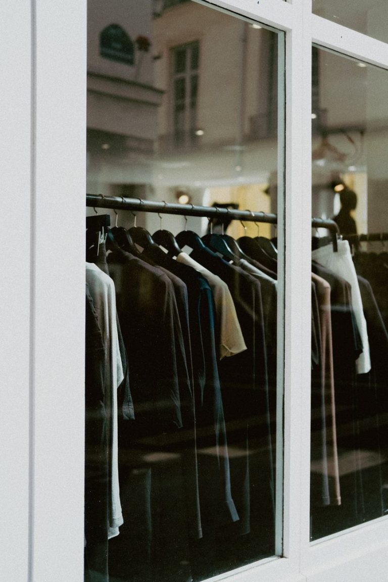 Como evitar marcas de desodorante: cuidados práticos para proteger suas roupas