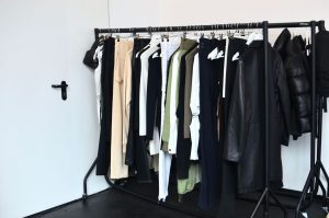 Como evitar que alças apareçam: soluções discretas para qualquer roupa