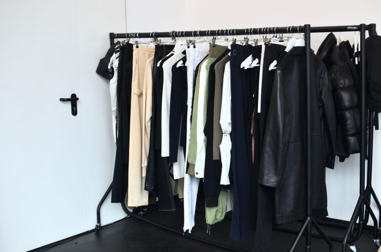 Como evitar que alças apareçam: soluções discretas para qualquer roupa