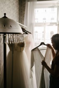 Como guardar vestidos de festa e preservar cada detalhe por mais tempo