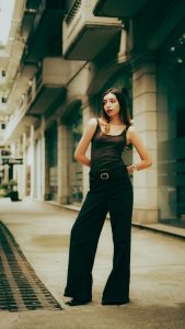 Por que a roupa desbota rápido? Descubra as causas e preserve as cores